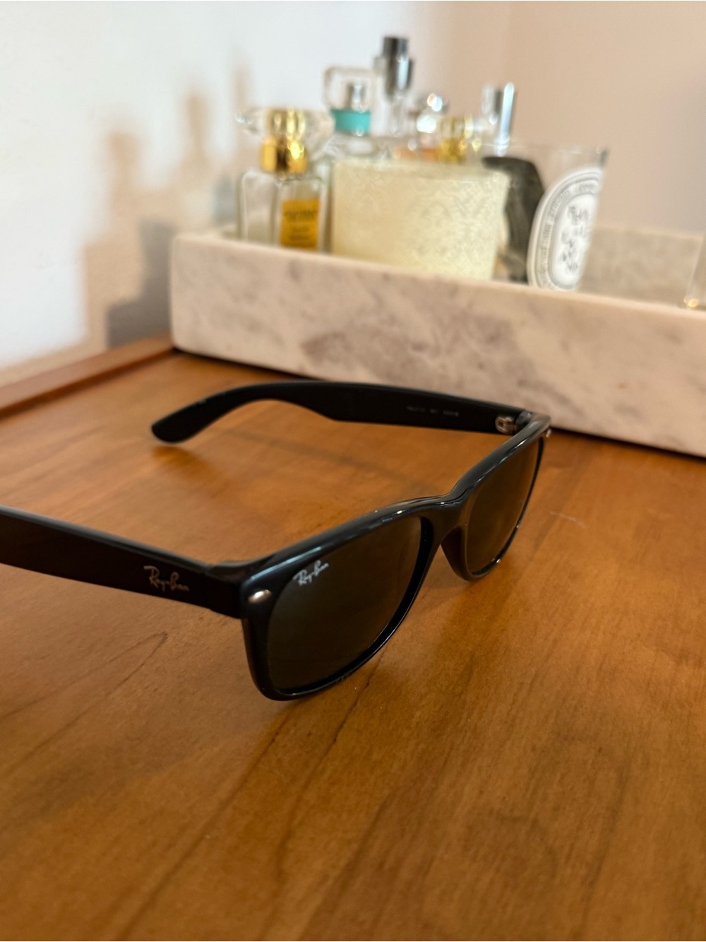 Ray-Ban New Wayfarer Classic Sunglasses - Black Frame with Green Lenses - Picture 3 of 7